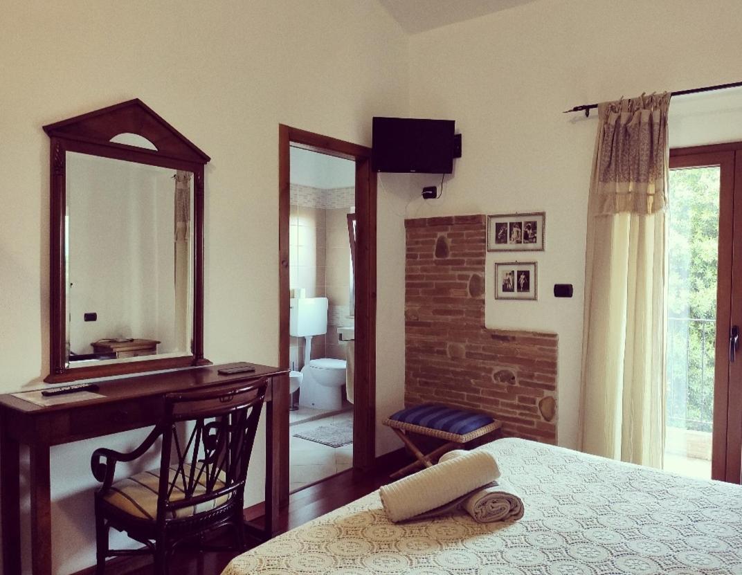 Casale Del Sole Bed & Breakfast Cepagatti Exterior photo